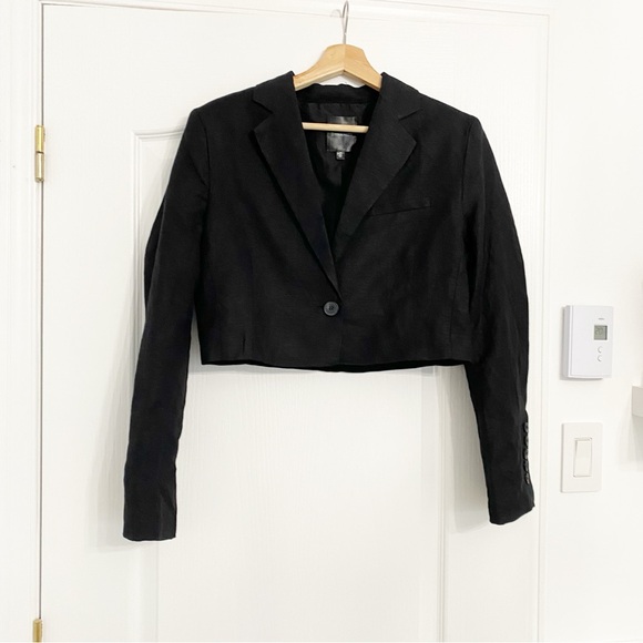 DYNAMITE | Kara cropped linen blazer - Picture 2 of 6